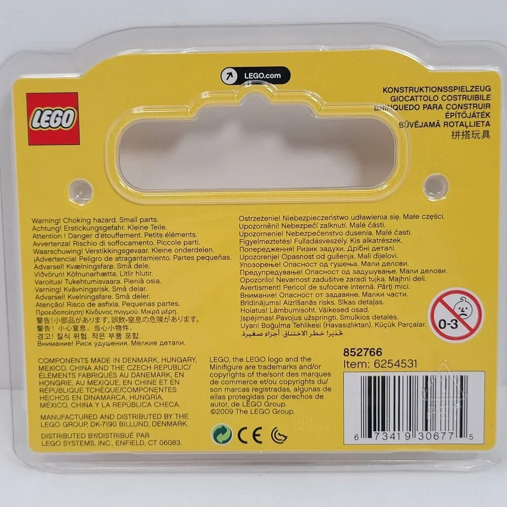 LEGO Minifigures 2009 Building Toy 852766 NIB